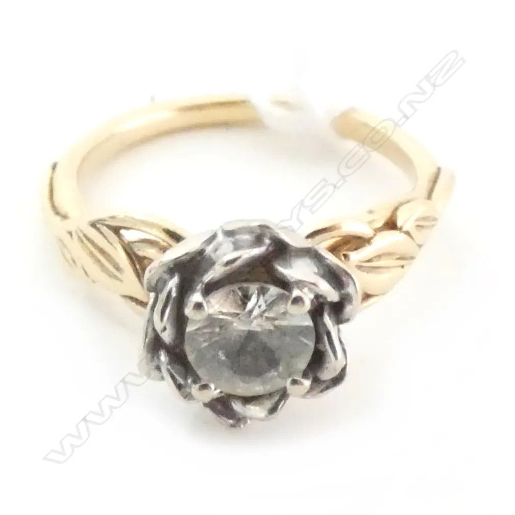 9CT GOLD AND CZ RING  Image 1++