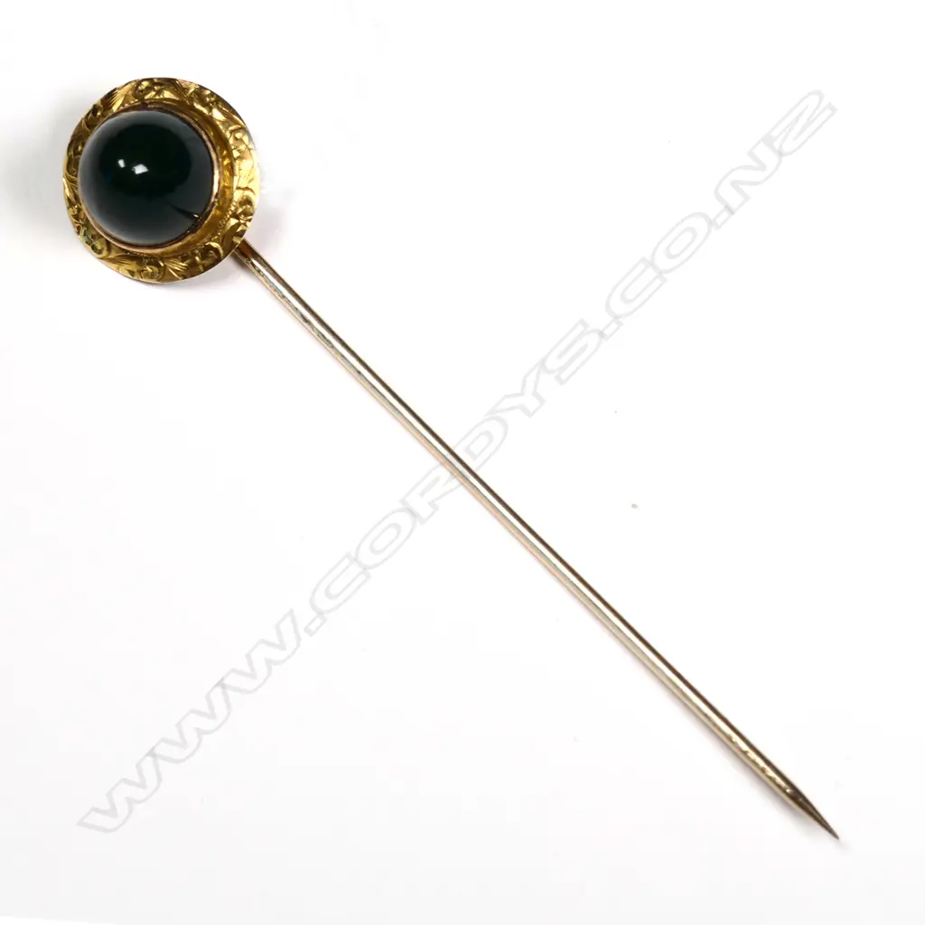 STONE SET IN GOLD TIE PIN Image 1++