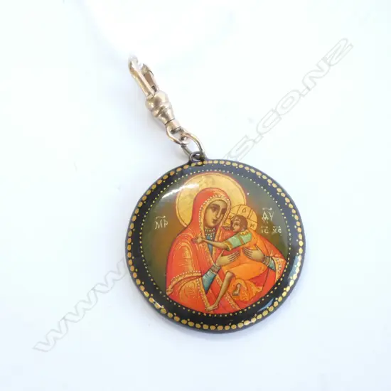 RUSSIAN LACQUER PENDANT WITH 9CT GOLD DOG CLIP