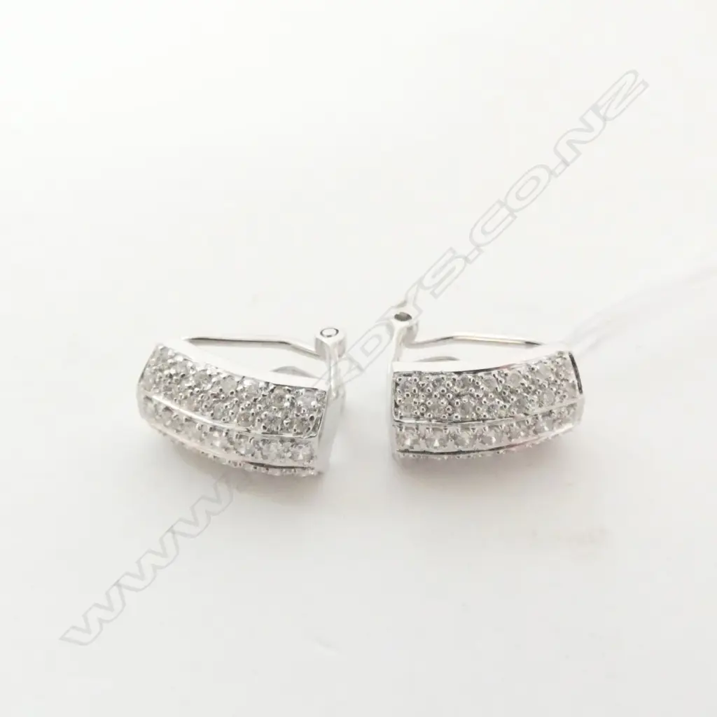 18CT WHITE GOLD DIAMOND SET EARRINGS (VAL 3,250) Image 1++