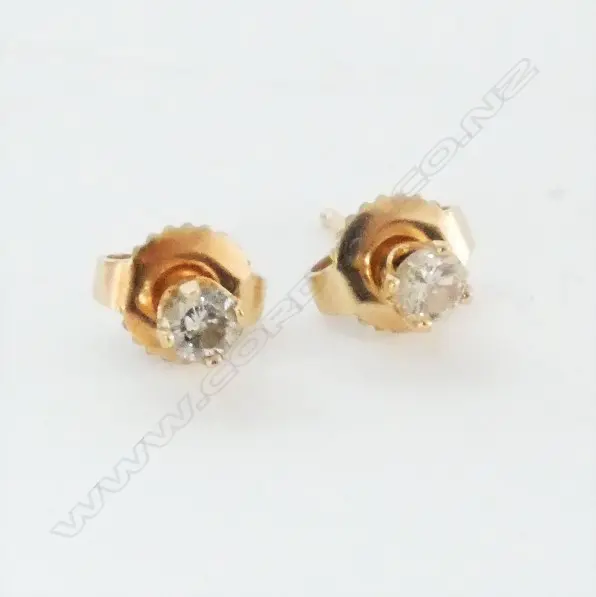PAIR 14CT GOLD AND DIAMOND STUD EARRINGS  Image 1++