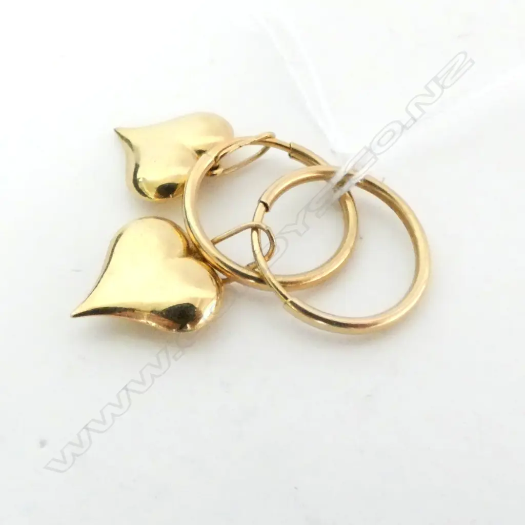 PAIR OF 14CT GOLD HEART EARRINGS 1.91gm Image 1++