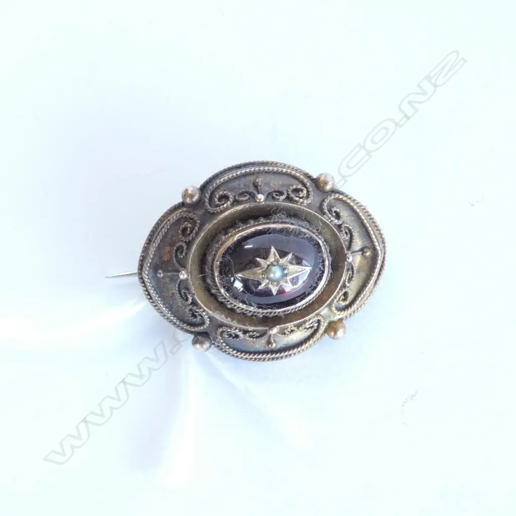 ANTIQUE MEMORIAL BROOCH GOLD? Image 1++