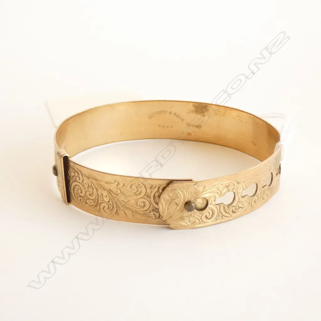 GOLD PLATED BELT STYLE BANGLE Image 1++
