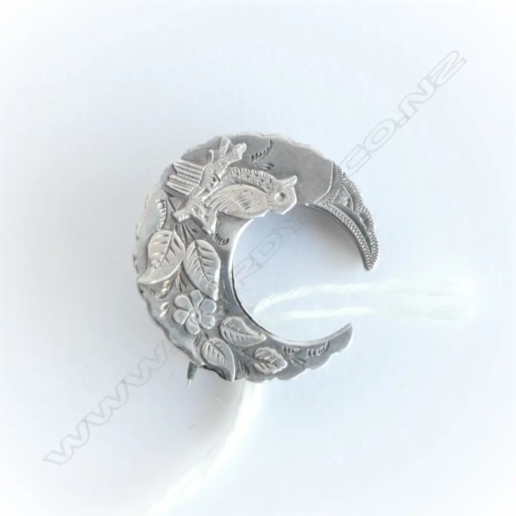 Moon Crescent  Brooch, Chester 1890,  Image 1++