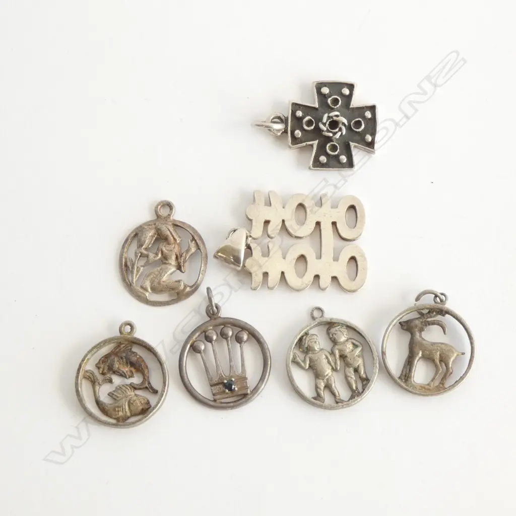 Sterling silver pendants - 7 items Image 1++