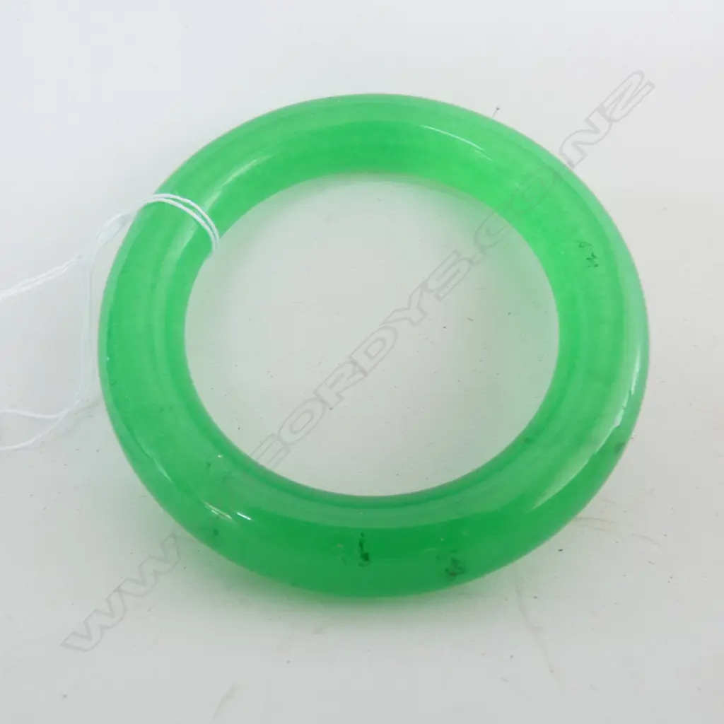 JADE VIBRANT GREEN BANGLE Image 1++
