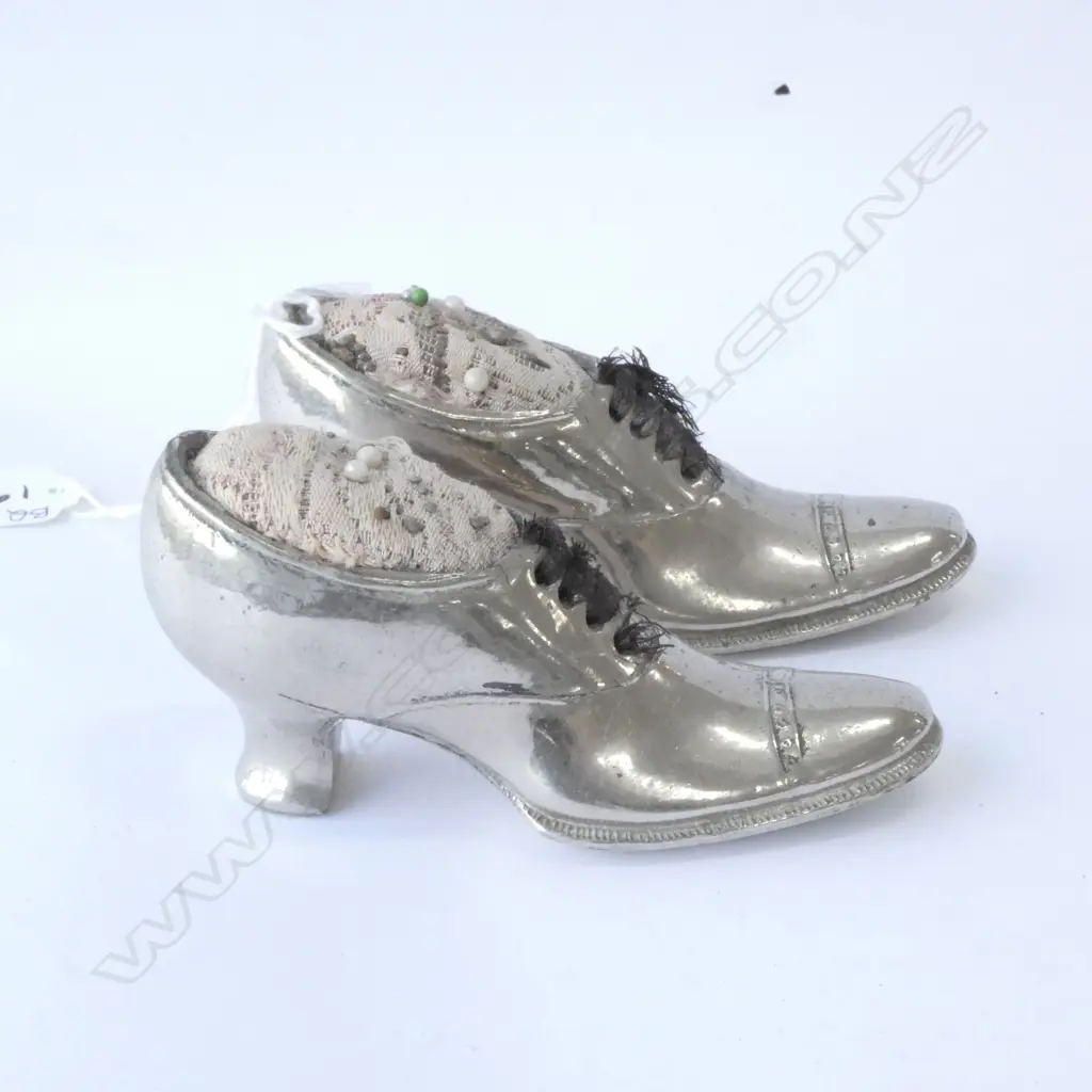 PAIR SILVER PLATED SHOE PIN CUSHIONS, L. 135MM Image 1++