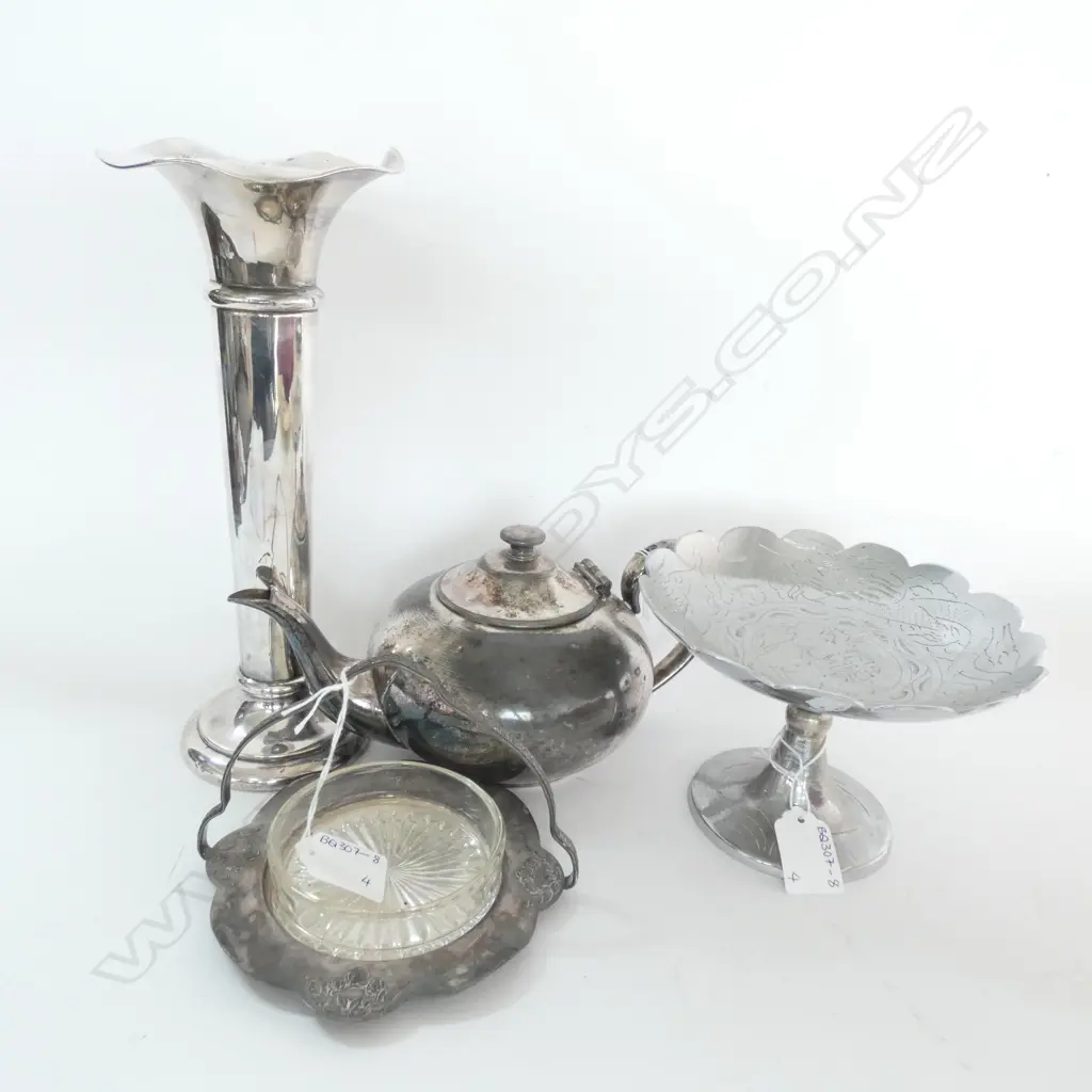 FOUR SILVER PLATE ITEMS, VASE, H. 265MM TEAPOT, BUTTER DISH, COMPORT Image 1++