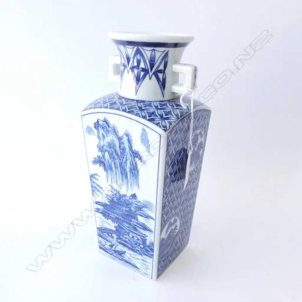 JAPANESE BLUE & WHITE VASE, H. 250MM Image 1++