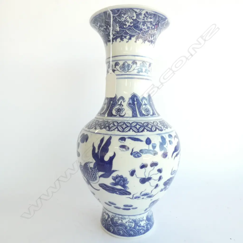 MODERN MING STYLE BLUE & WHITE CHINA VASE, H. 360MM Image 1++