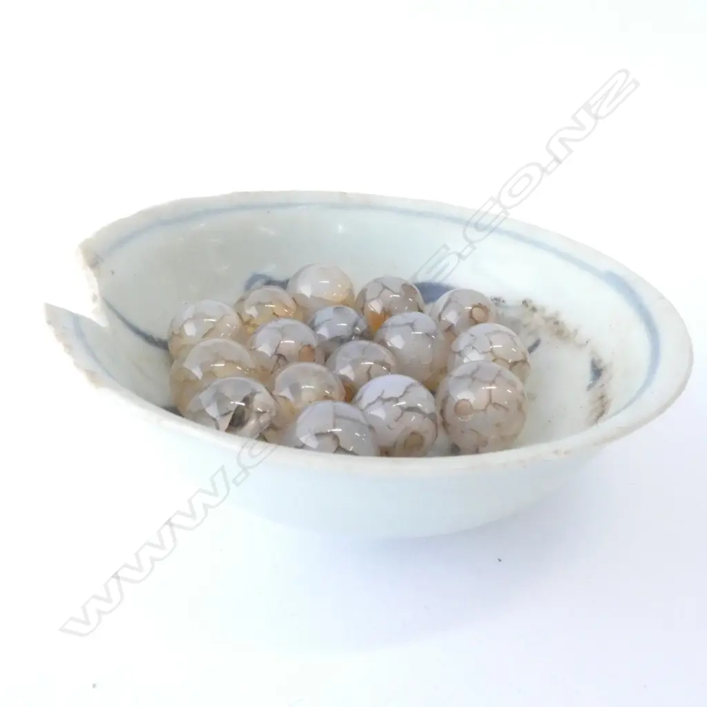 PROVINCIAL MING PIN DISH + AGATE BEADS Image 1++