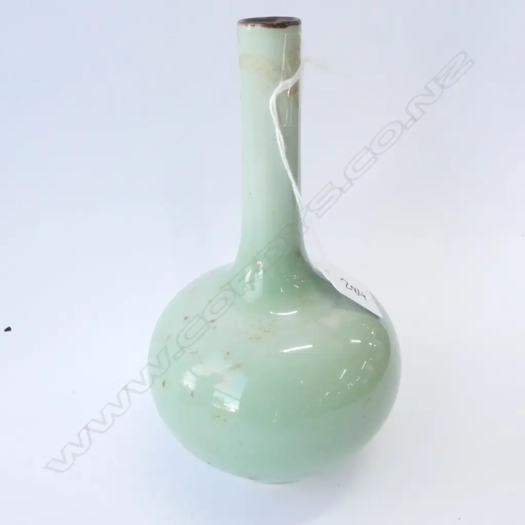 QIANLONG GREEN VASE 200MM HEIGHT Image 1++
