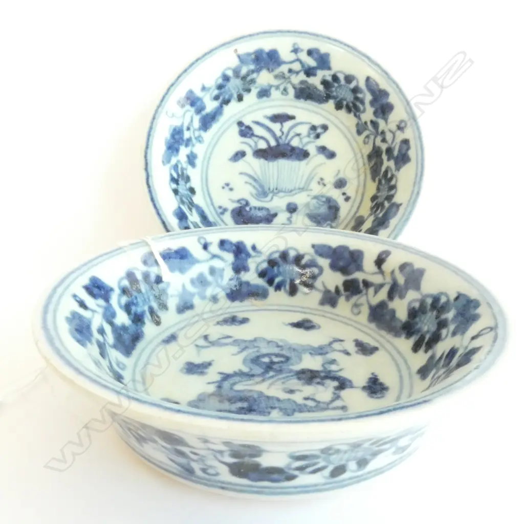 PAIR MING STYLE BLUE & WHITE DISHES, DIA. 140MM Image 1++