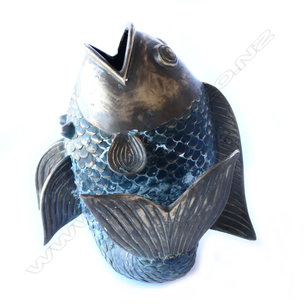 LG BRASS KOI FISH VASE, H. 280MM Image 1++