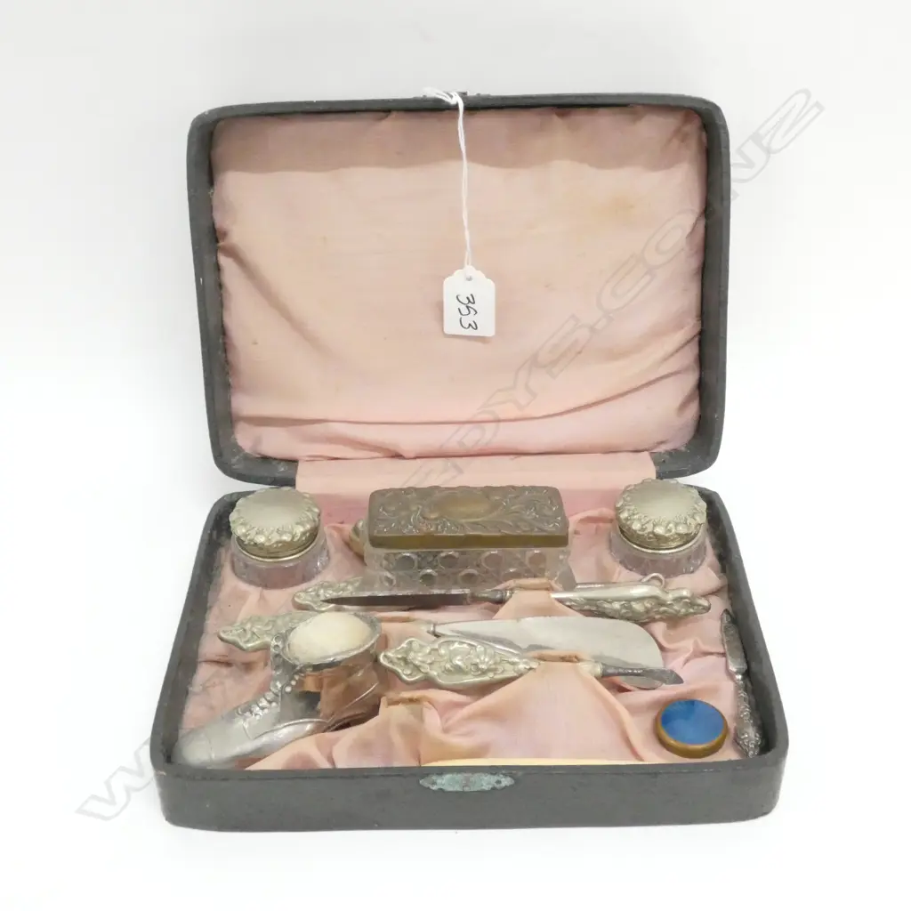 EP DRESSING SET, CASED Image 1++