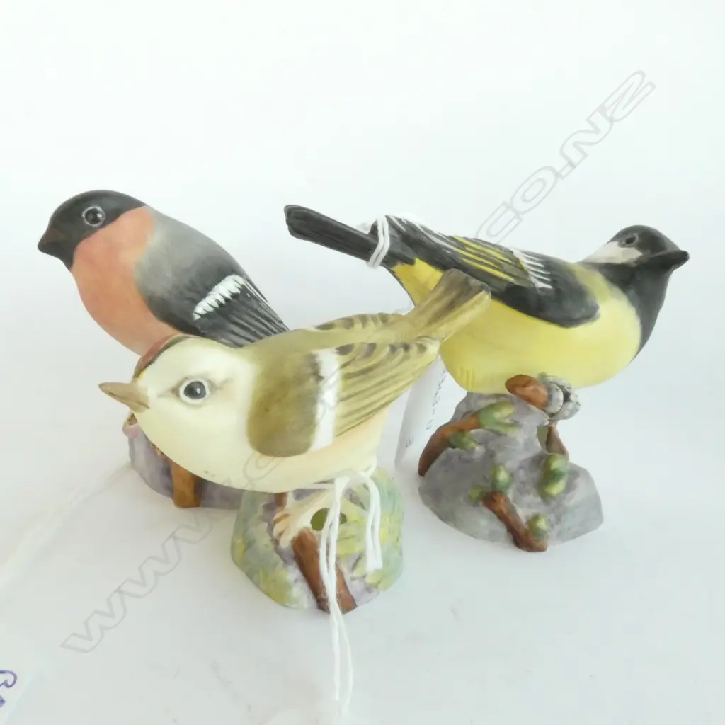 BESWICK BISQUE BULLFINCH 3238, GOLD CREST 3338 & GREAT TIT 3335 Image 1++