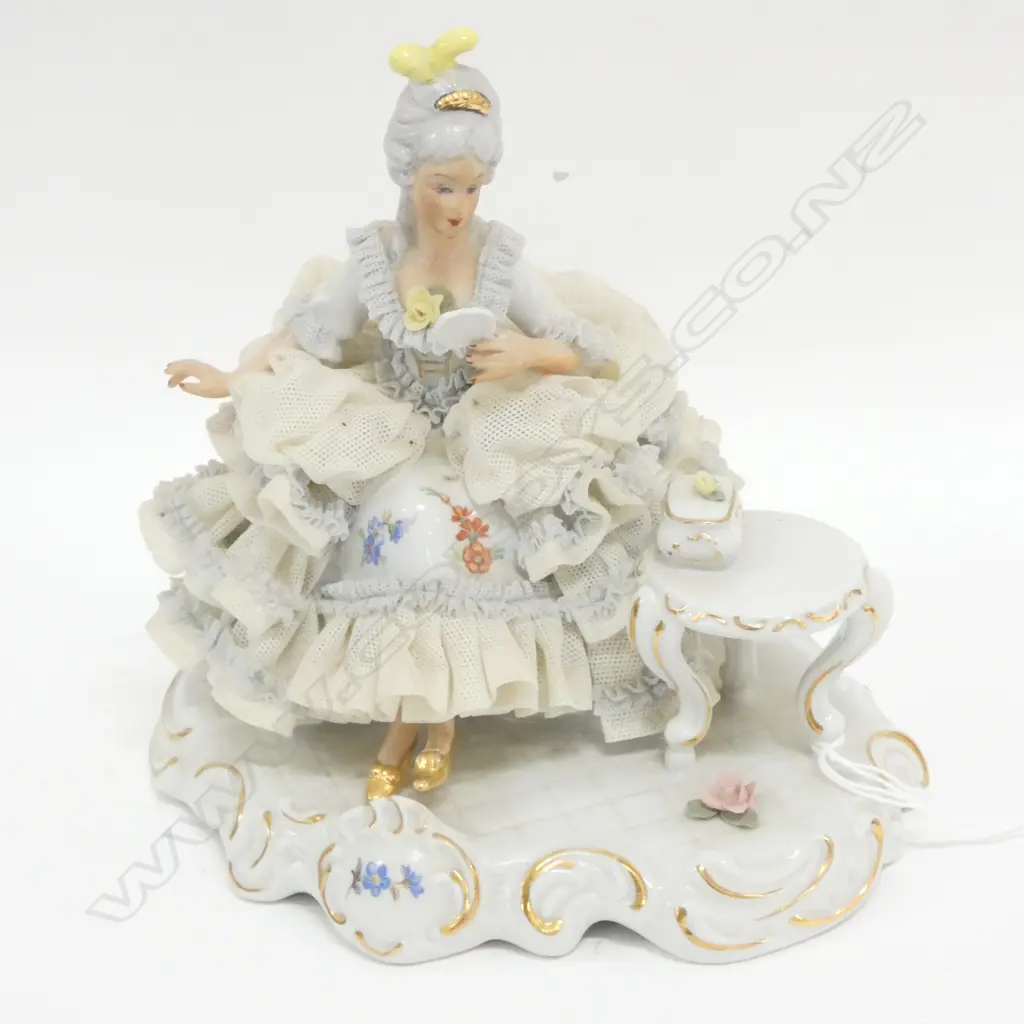SEATED DRESDEN FIGURINE H. 160MM Image 1++