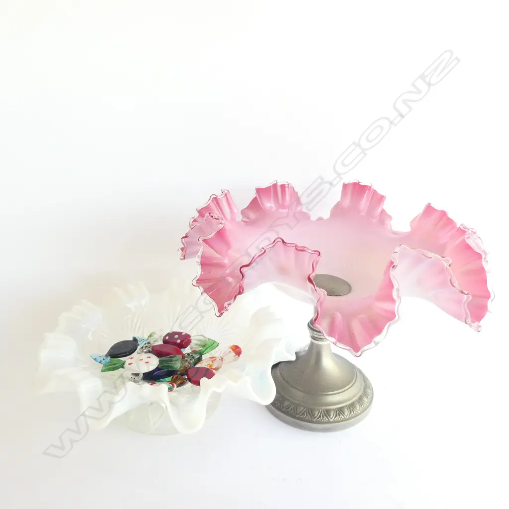 2 VINTAGE GLASS PCES + 10 ART GLASS CANDIES Image 1++