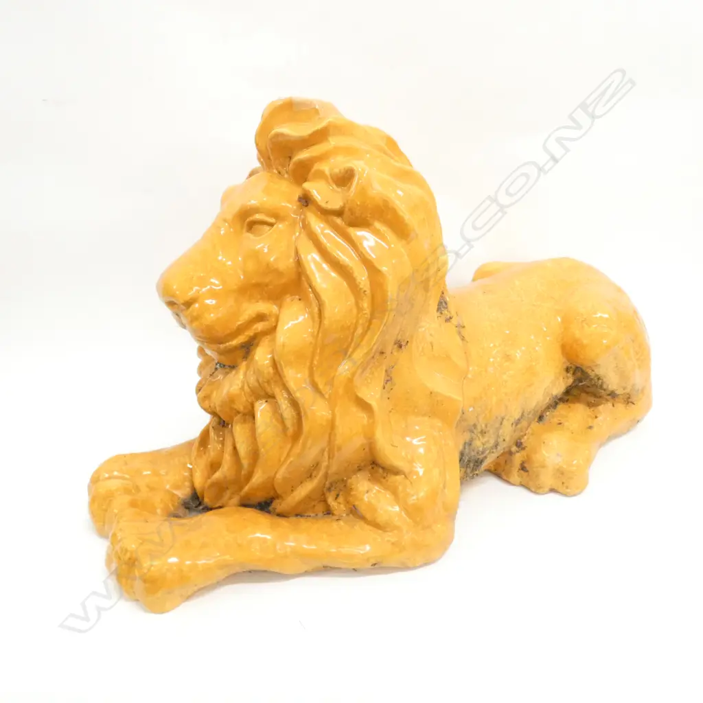 LARGE PLASTER PAINTED LION, L. 520MM Image 1++