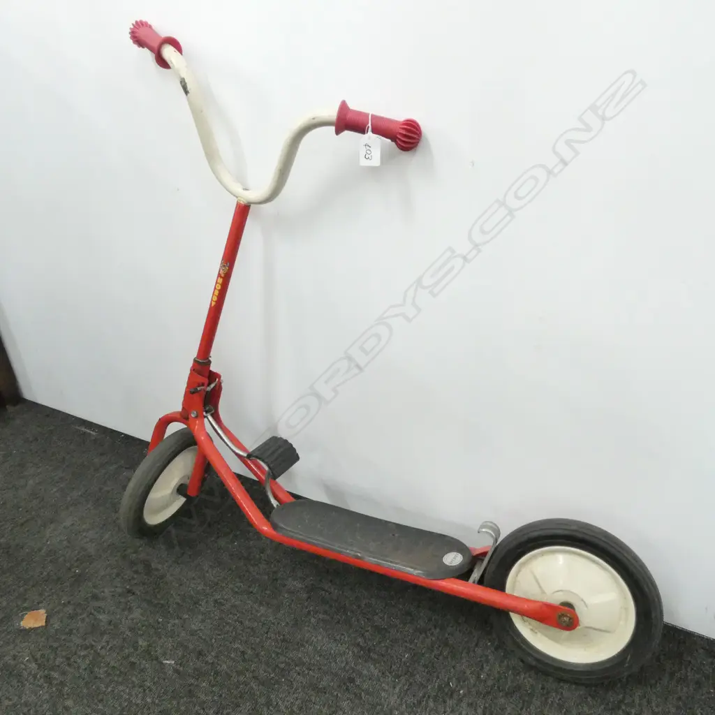FRENCH CHILDS SCOOTER Image 1++