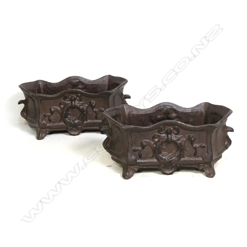 PAIR SMALL CAST IRON GARDEN PLANTERS RUSTED BLACK FINISH Image 1++