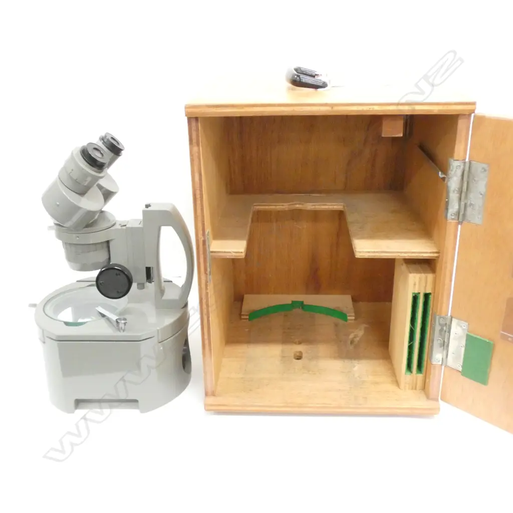 VINTAGE JAPANESE OLYMPUS MICROSCOPE, CASED Image 1++