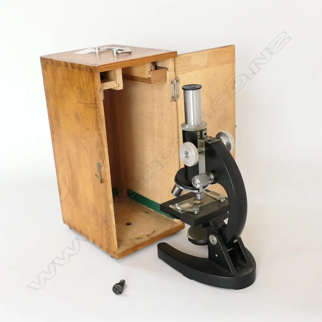 JAPANESE 'TAIYO' 1200X STUDENT MICROSCOPE IN CASE Image 1++
