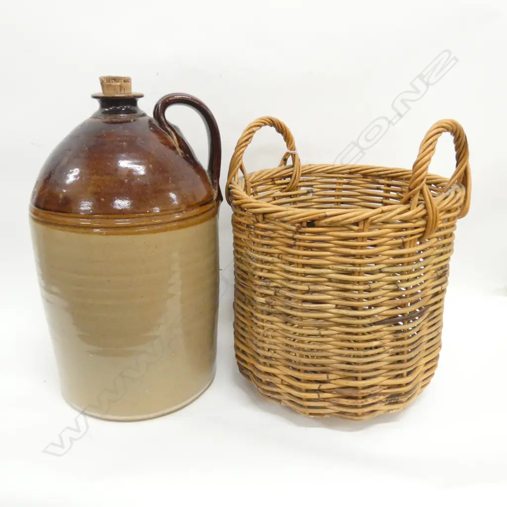 LARGE DEMIJOHN IN CANE BASKET H. 440MM Image 1++