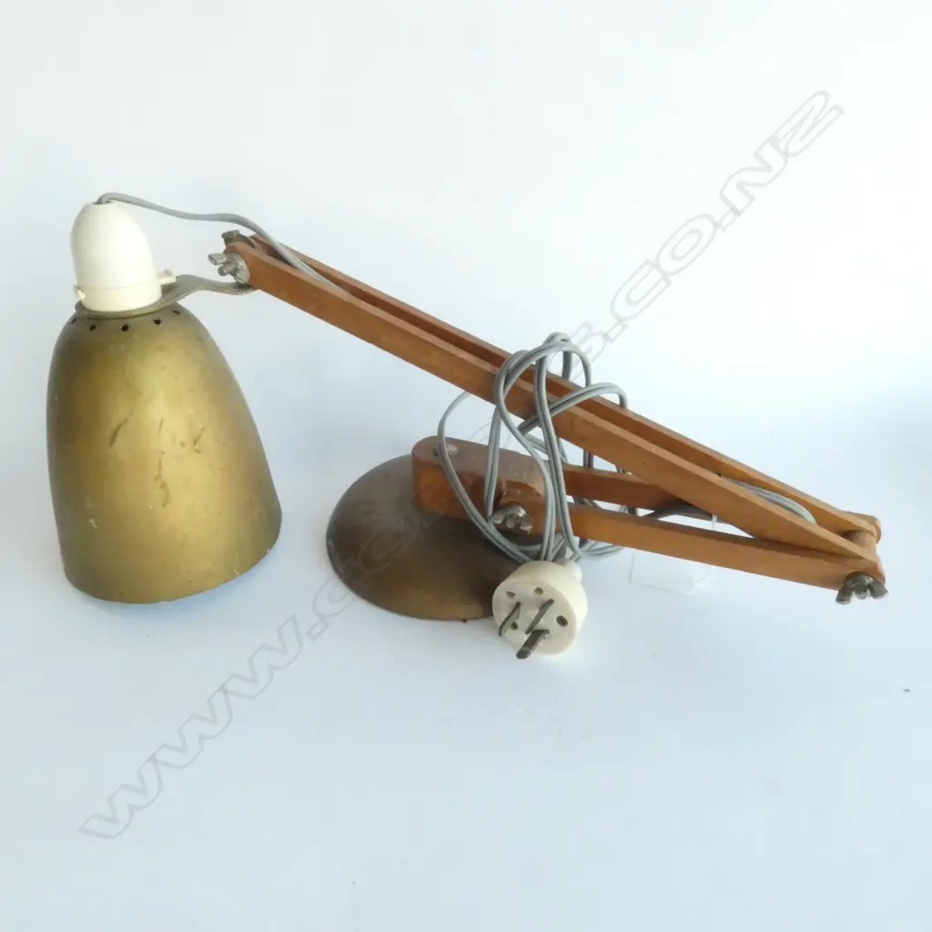 VINTAGE WOODEN ARM ANGLEPOISE LAMP Image 1++
