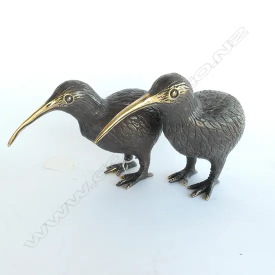PAIR SMALL BRASS CAST KIWIS, H. 95MM