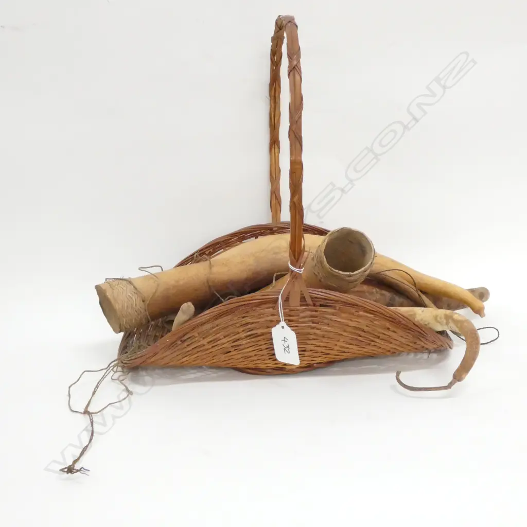 OLD WOVEN BASKET & 5 ASS. SIZED PENIS GOURDS Image 1++