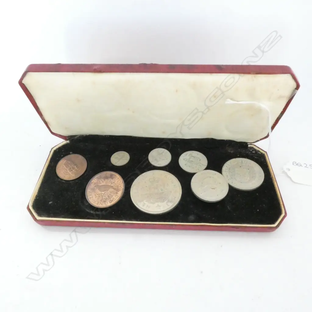1953 NZ ELIZABETH 11 PROOF COIN SET IN CASE Image 1++