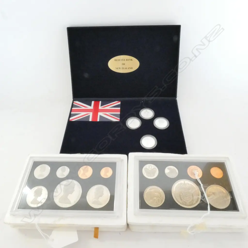 1998 PRIDE IN NZ PROOF COIN SET BOXED + 2 SETS OF NZ PROOF COINS Image 1++