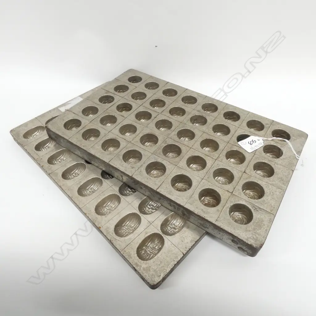 FRENCH CHOCOLATE MOULDS 350 X 220MM  Image 1++