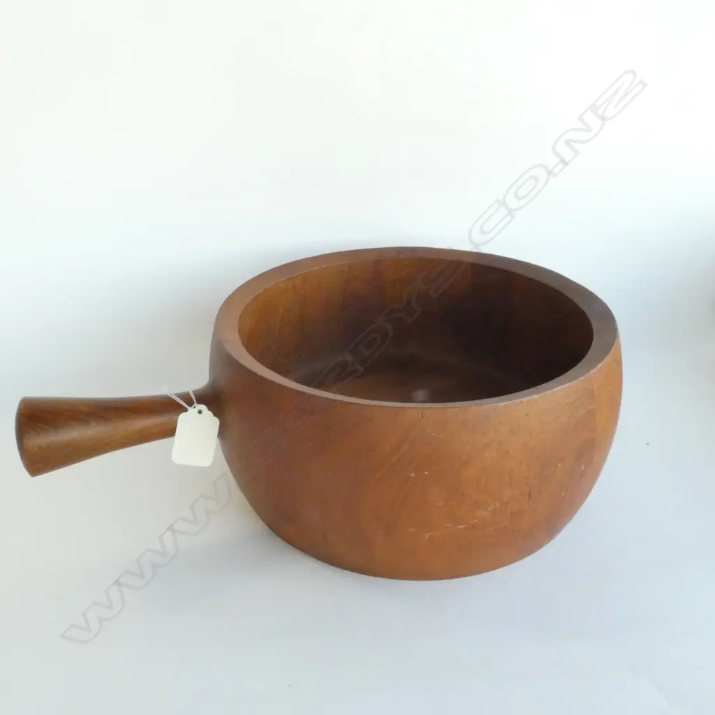 LG MID CENTURY DANISH WOODEN BOWL W. HANDLE. DIA. 265MM Image 1++