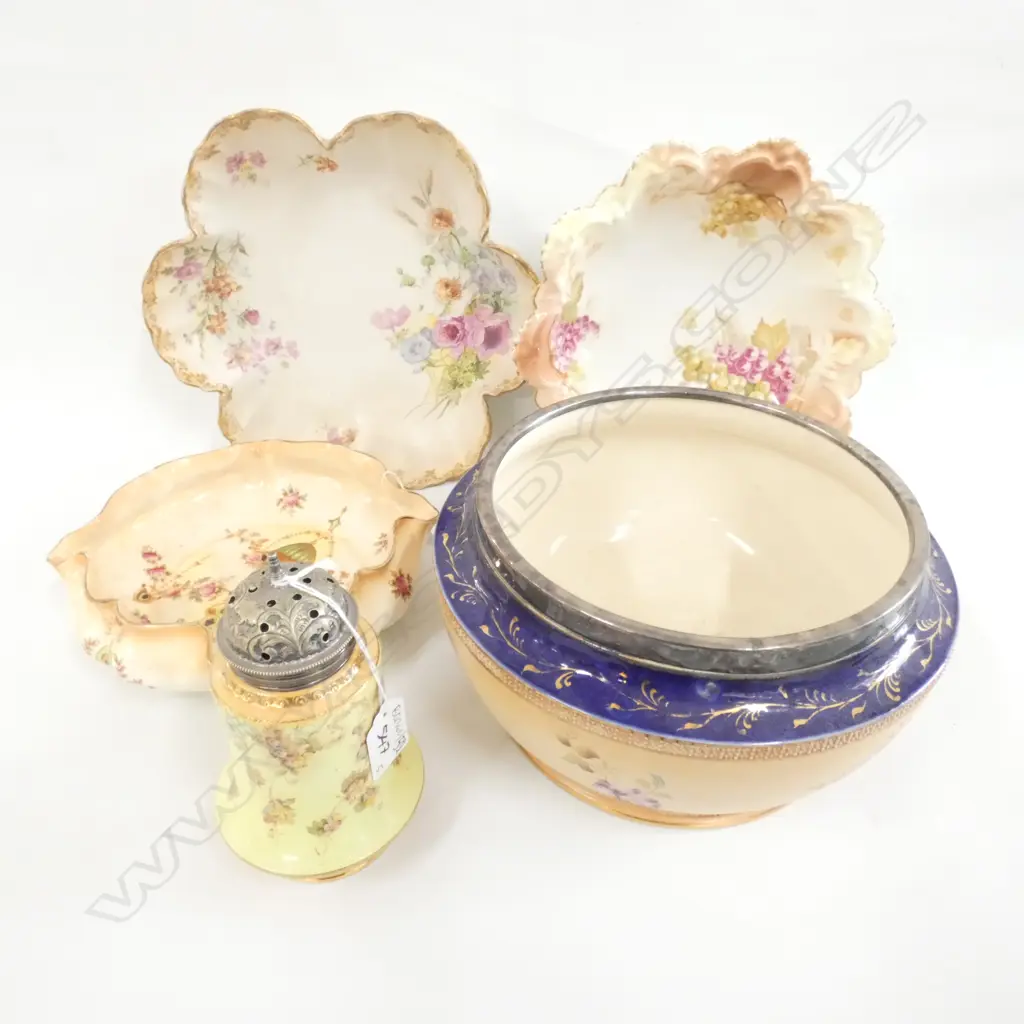 5 VICTORIAN CERAMICS Image 1++