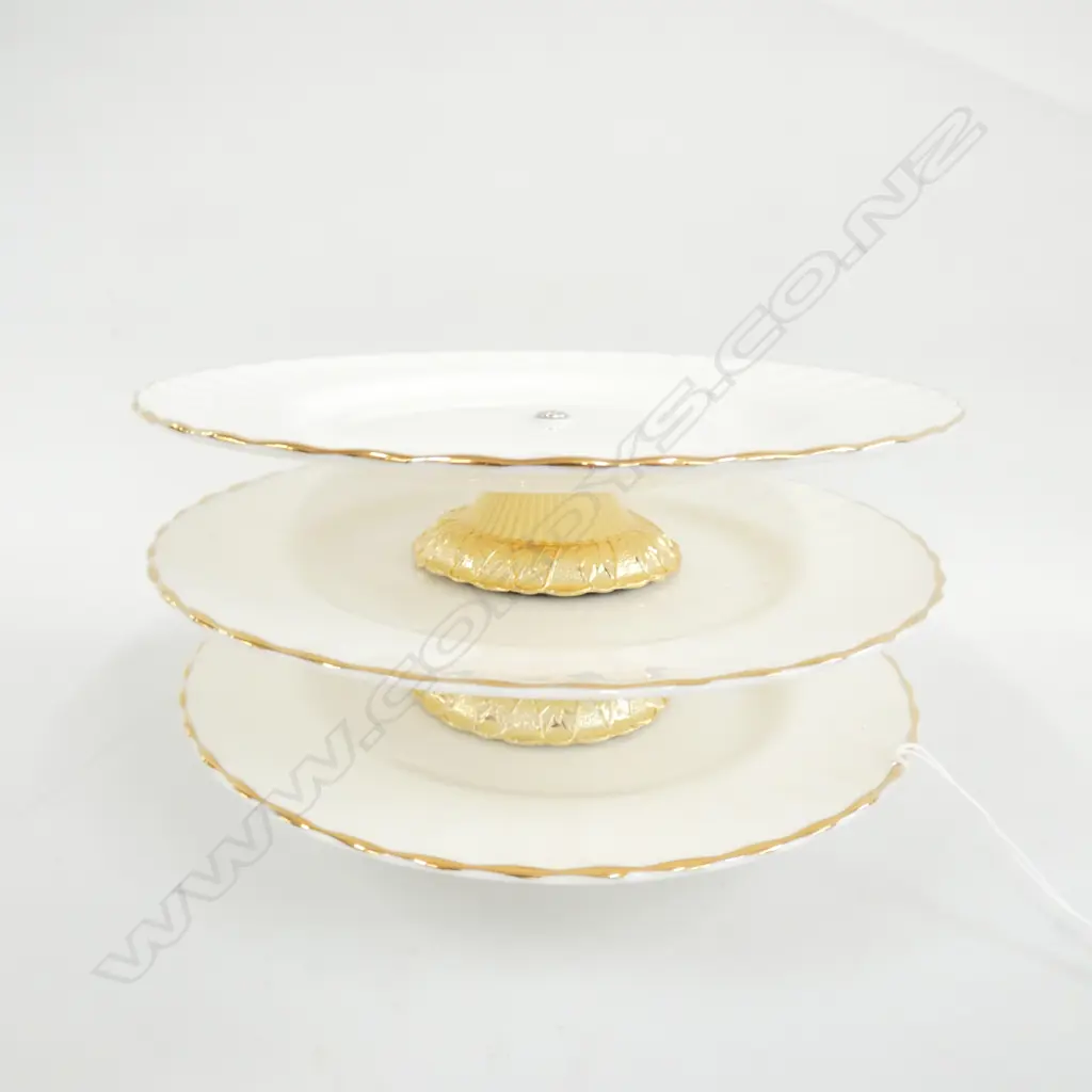 THREE ROYAL ALBERT VAL D'OR LOW COMPORTS, DIA .180MM Image 1++