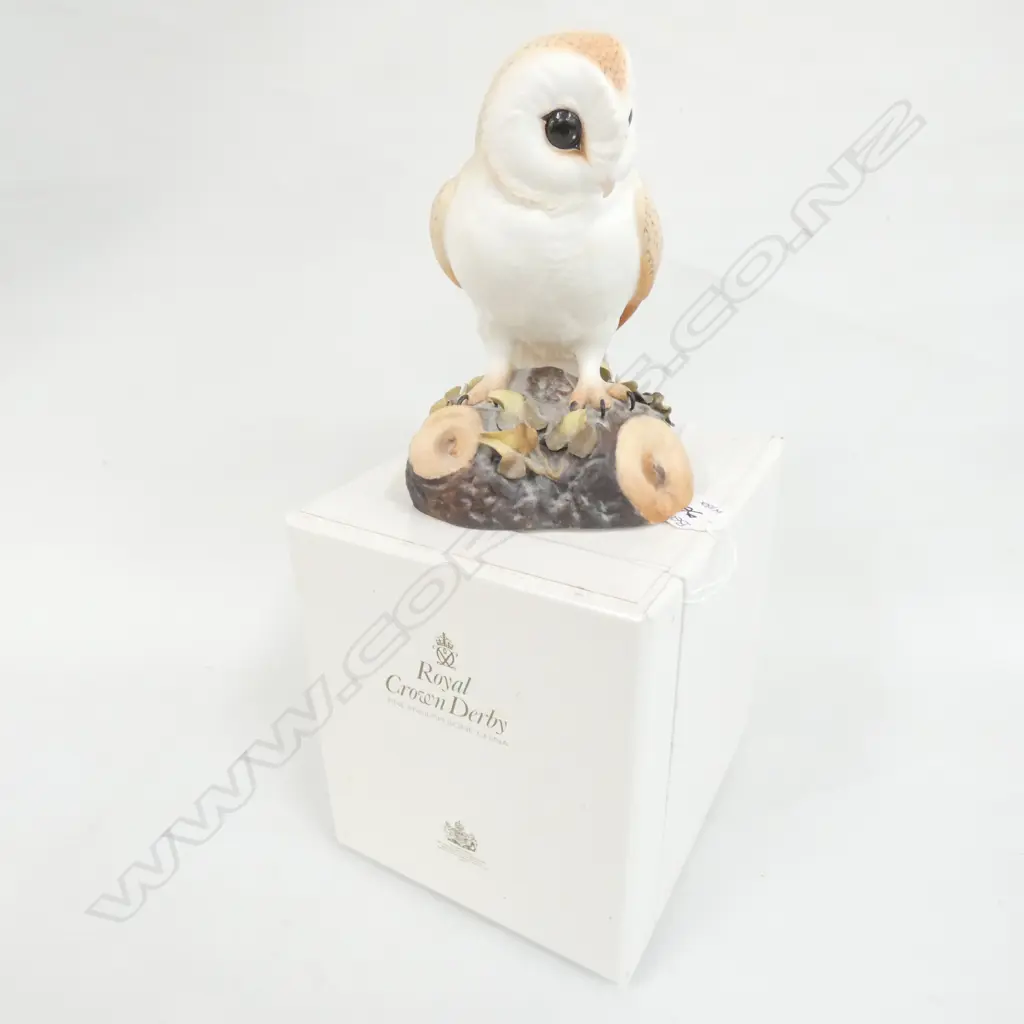 ROYAL CROWN DERBY BARN OWL, H. 150MM BOXED Image 1++