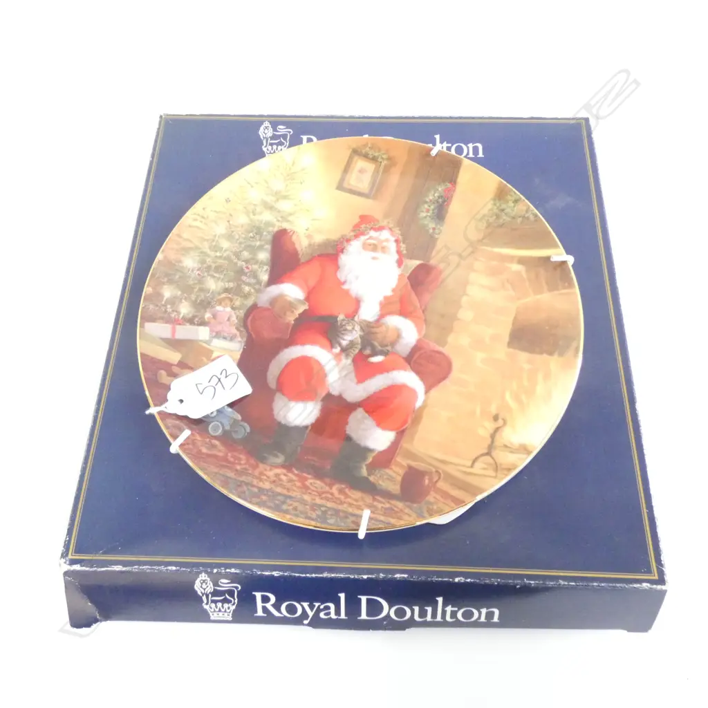 ROYAL DOULTON PICTURE PLATE; A WELL EARNED BREAK, BOXED, DIA. 210MM. Image 1++