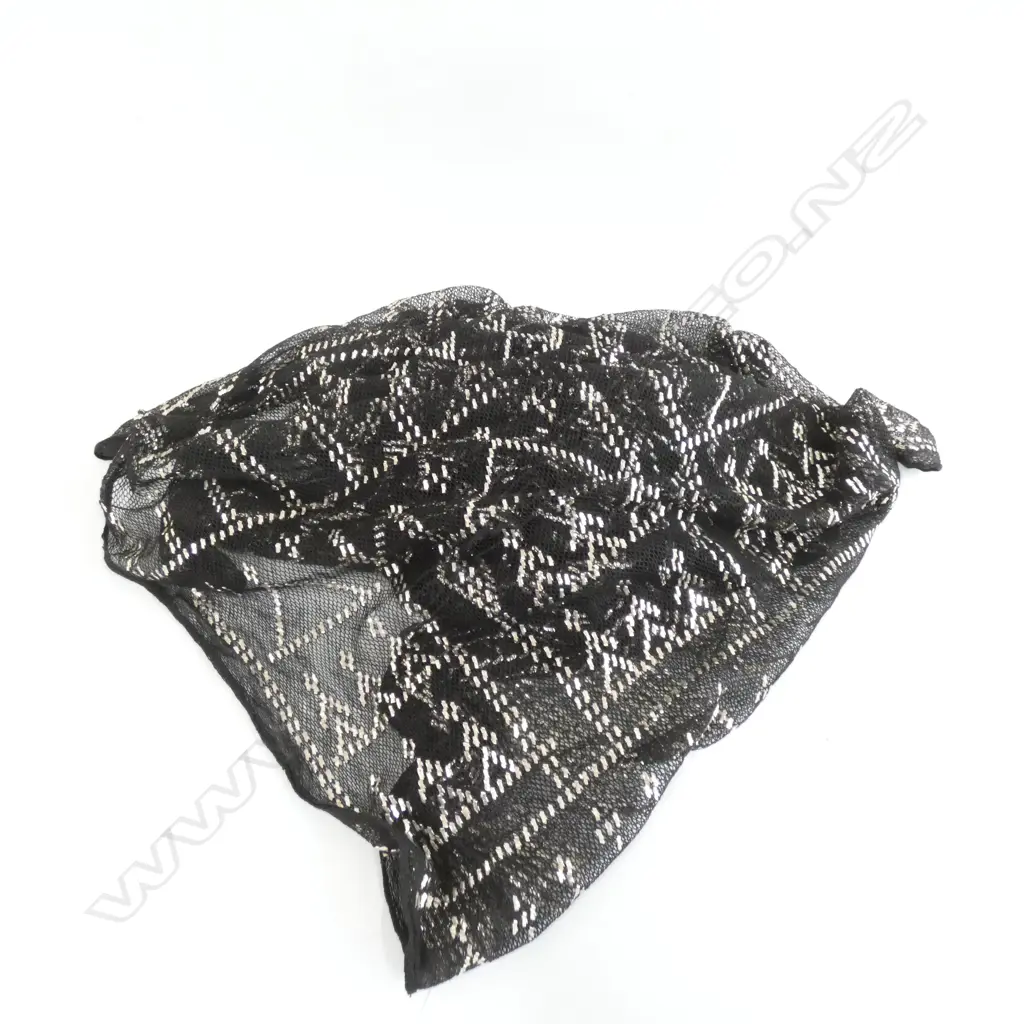 DECO STYLE LONG SHAWL WITH WOVEN METAL DESIGN Image 1++