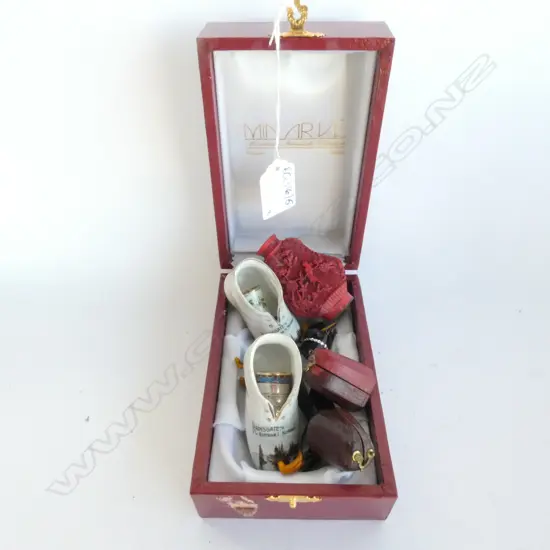 BOXED VENETIAN DOG, THIMBLES ETC