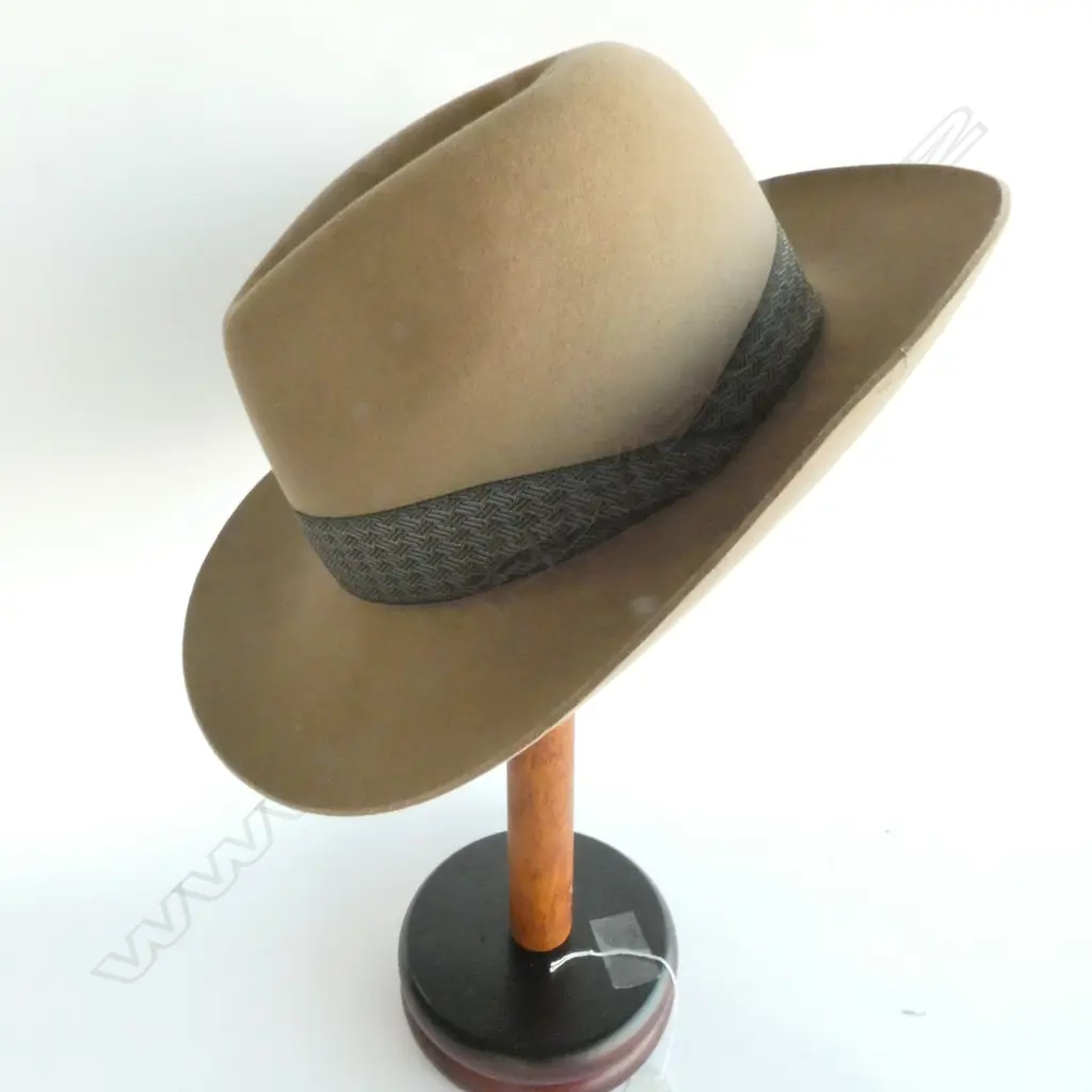 MEN'S CUBAN FELT HAT SIZE 59 and HAT BLOCK Image 1++