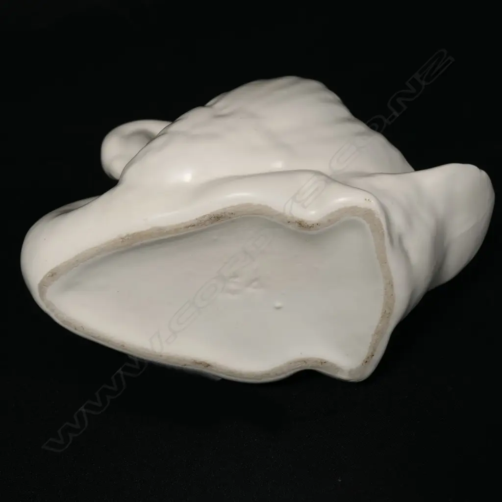 CROWN LYNN SMALL WHITE SWAN #154. L.145mm Image 1++