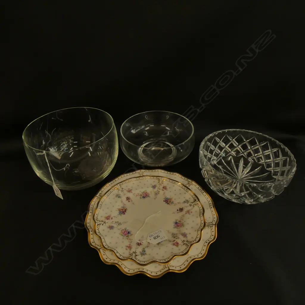 3 CRYSTAL BOWLS + 2 R/CROWN DERBY PLATES 265MM DIA Image 1++