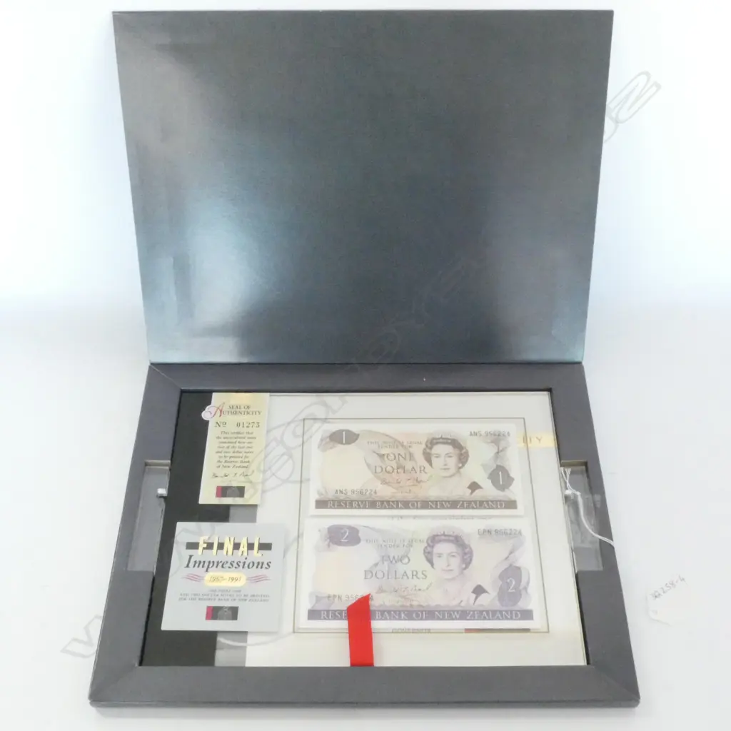 NZ DECIMAL BANK NOTES FINAL IMPRESSIONS, $1 & 2, PRESENTATION BOX  Image 1++