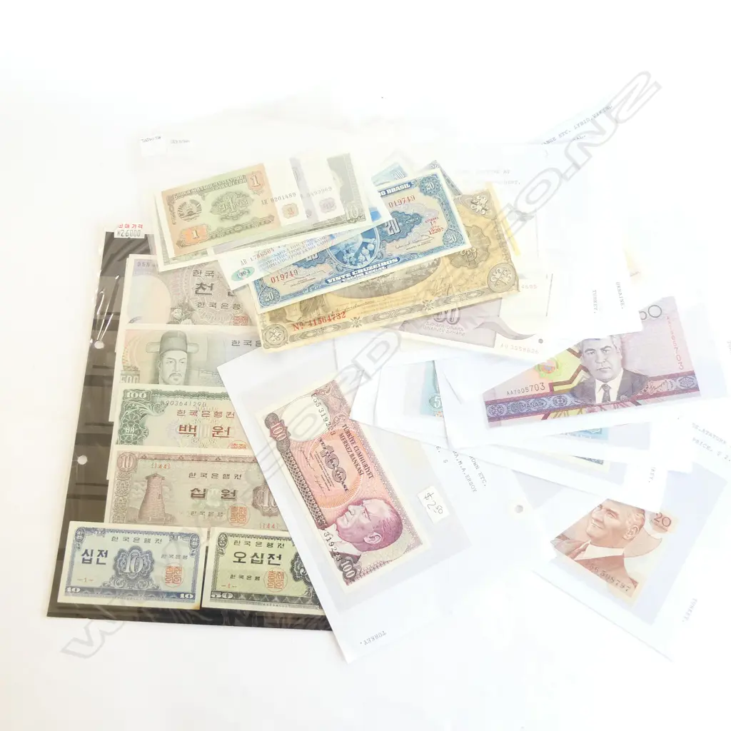 BAG OF MIXED NATIONALITY & DENOMINATION BANK NOTES Image 1++