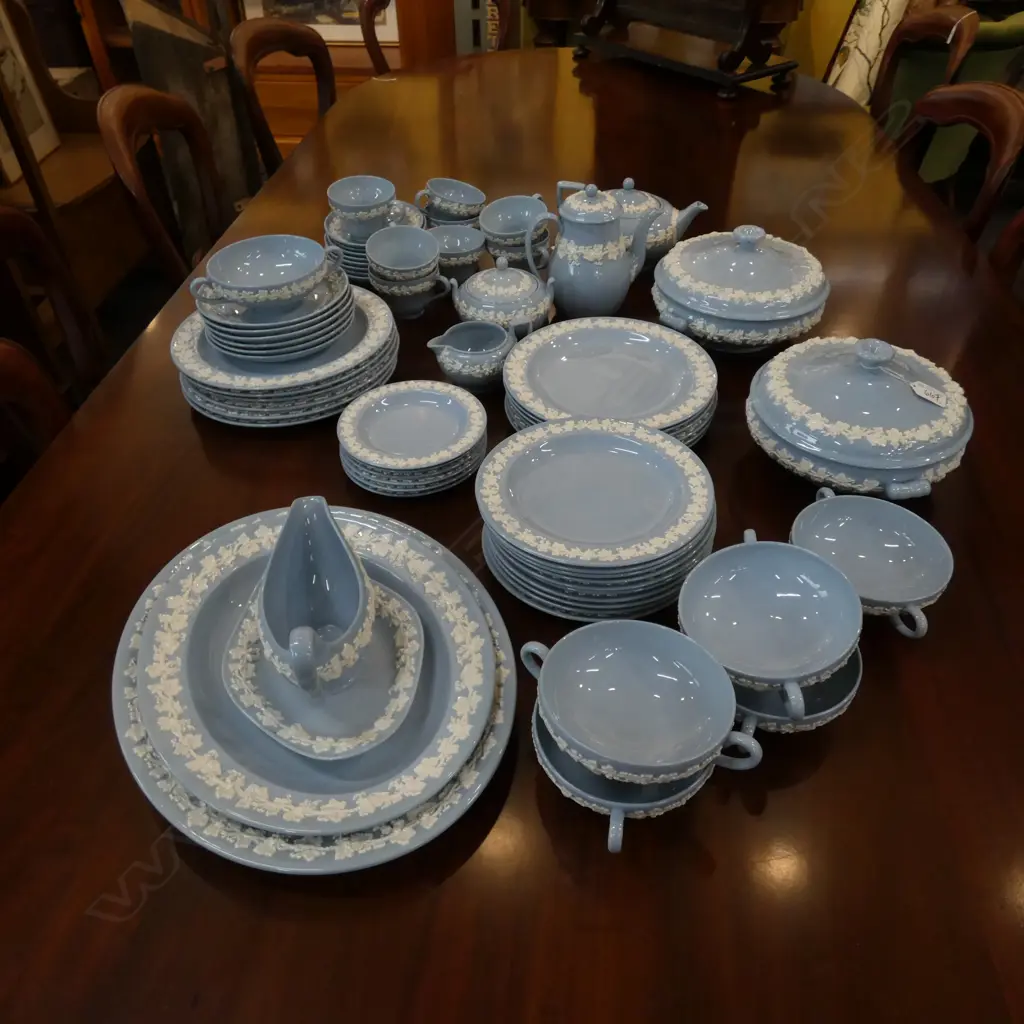 WEDGWOOD QUEENS WARE DINNER SET Image 1++