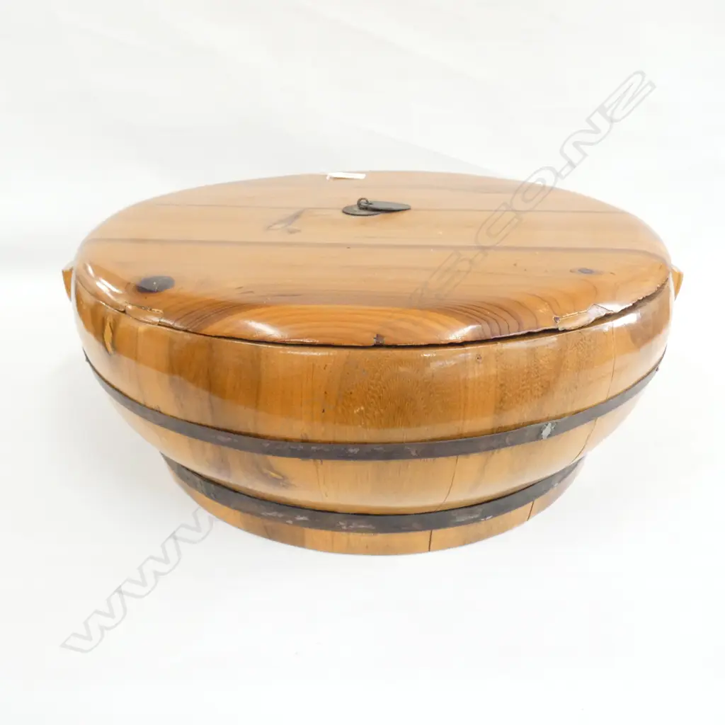 CHINESE WOODEN CIRCLUAR LIDDED BOX w TWO HANDLES. Dia.420mm Image 1++