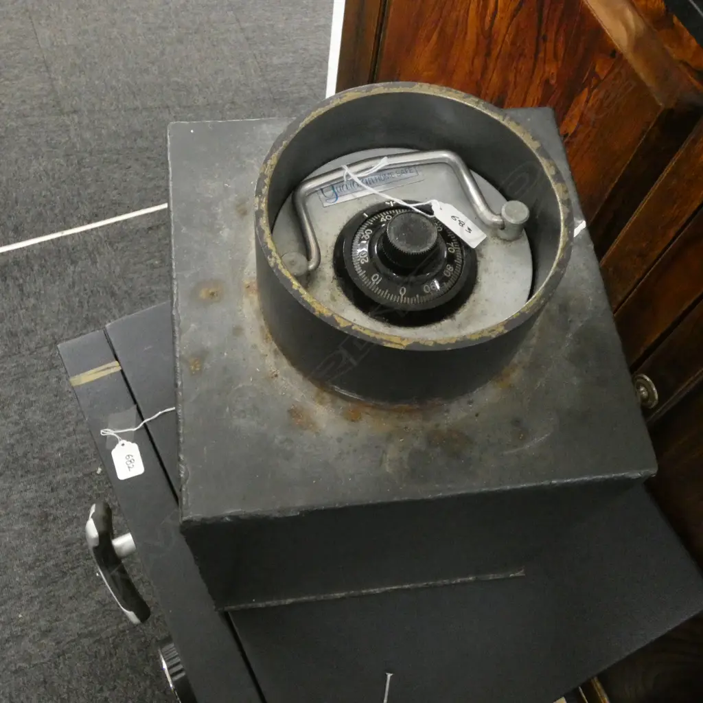 VINTAGE GUARDIAN HOME SAFE, 70 X 70 MM X H. 300MM Image 1++